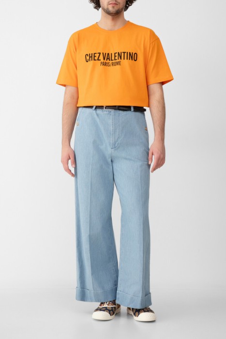 Товар оранжевого цвета с внутренней стороны