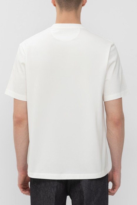 футболка  от бренда fendi вид слева