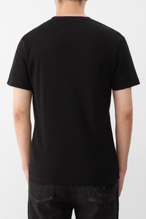 футболка  по цене 19750 руб вид справа