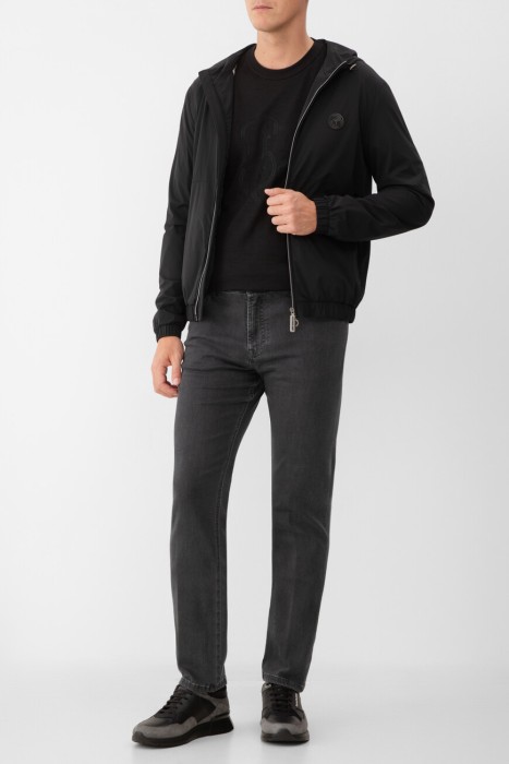 Товар черного цвета с внутренней стороны