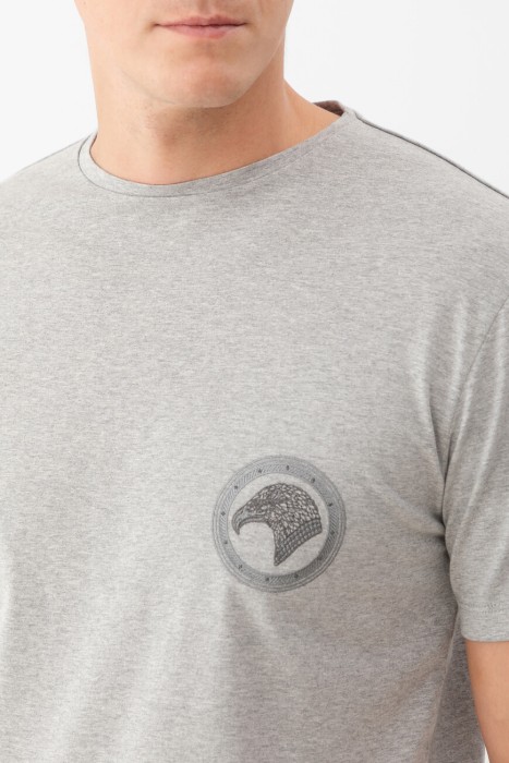 футболка  из англии вид сбоку