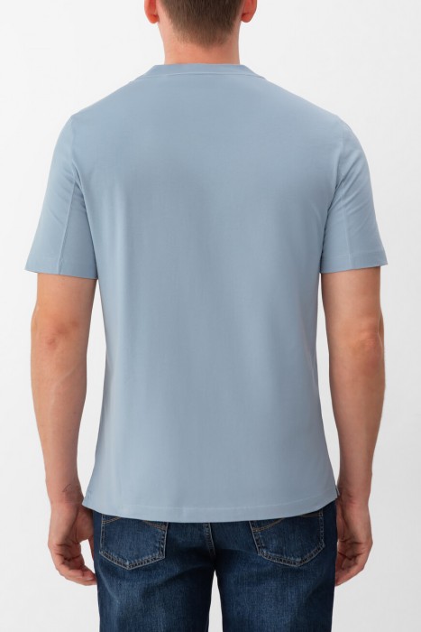 футболка  от бренда brunello cucinelli вид слева