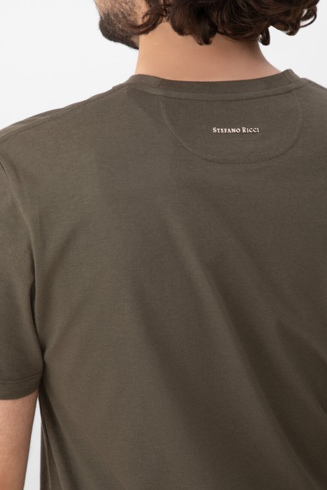 Товар хаки цвета с внутренней стороны