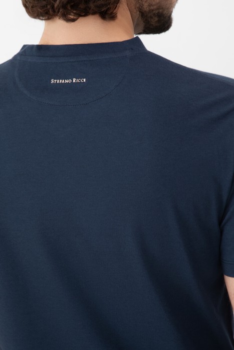 Товар синего цвета с внутренней стороны