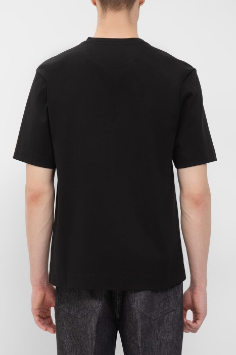 футболка  от бренда fendi вид слева