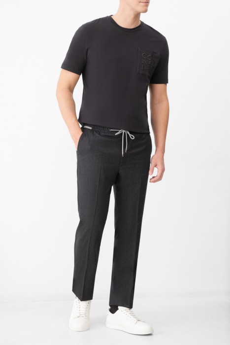 Товар черного цвета с внутренней стороны