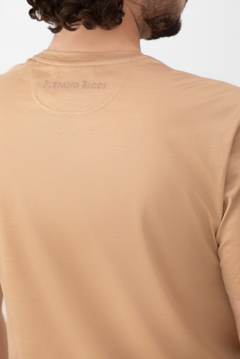 Товар бежевого цвета с внутренней стороны