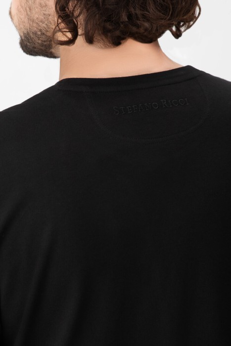 Товар черного цвета с внутренней стороны