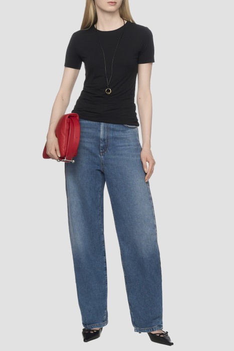 Товар черного цвета с внутренней стороны