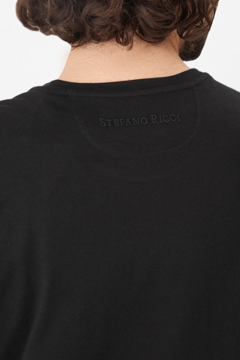 Товар черного цвета с внутренней стороны