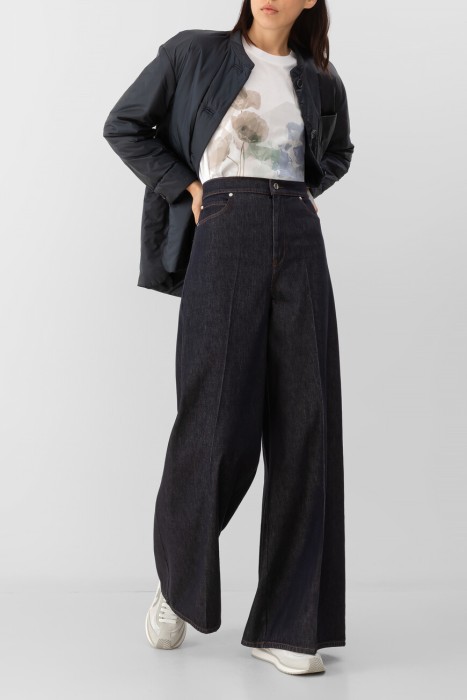 Товар белого цвета с внутренней стороны