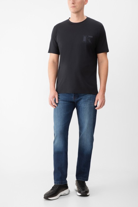 Товар черного цвета с внутренней стороны