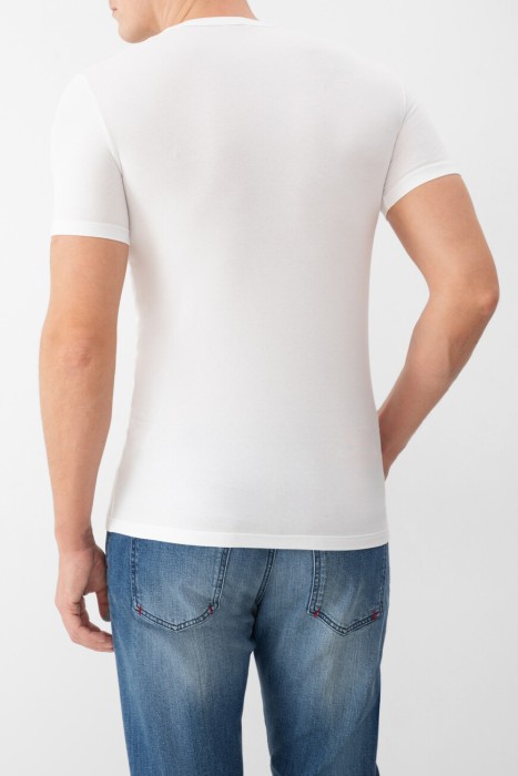 футболка  по цене 18000 руб вид справа