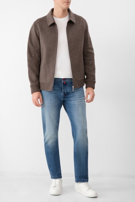 Товар белого цвета с внутренней стороны