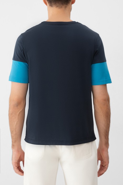 футболка  по цене 52800 руб вид справа