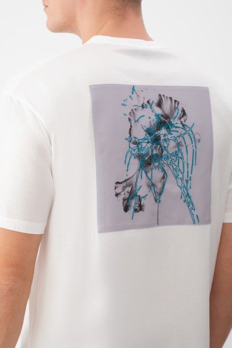 Товар белого цвета с внутренней стороны