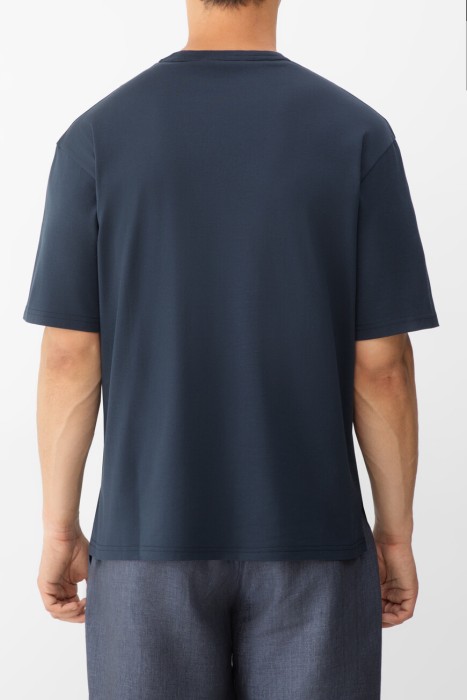 футболка  по цене 48000 руб вид справа