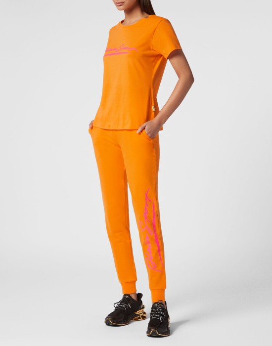 Товар оранжевого цвета с внутренней стороны