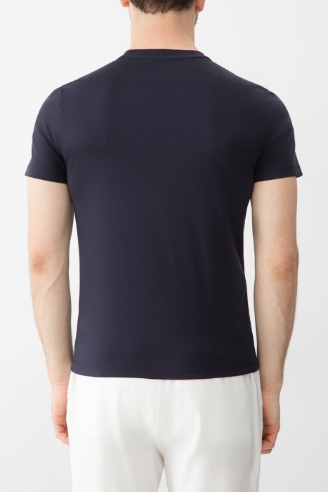 футболка  по цене 9500 руб вид справа