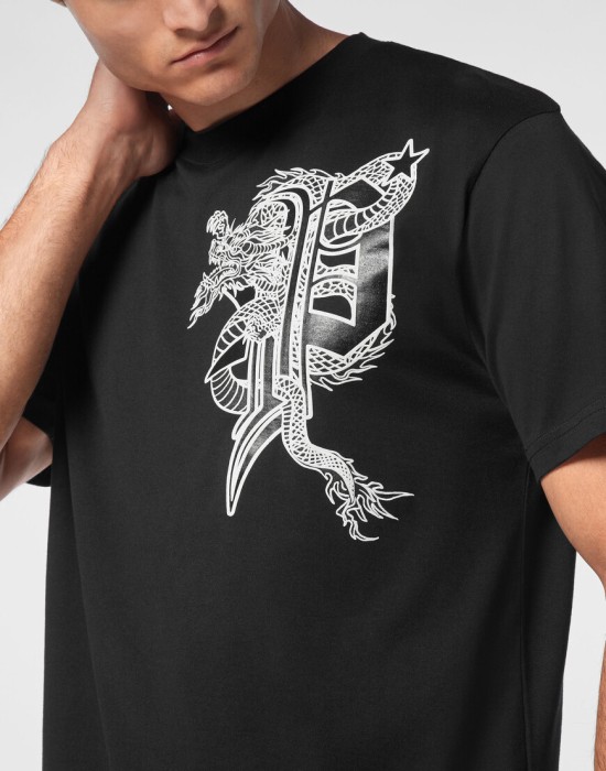 футболка  из америки вид сбоку