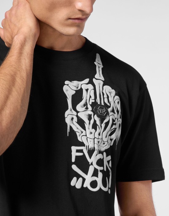 футболка  из америки вид сбоку