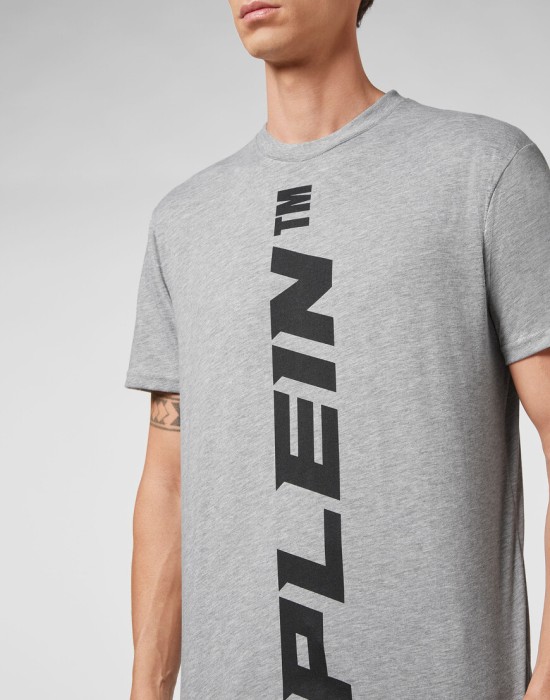 футболка  из америки вид сбоку