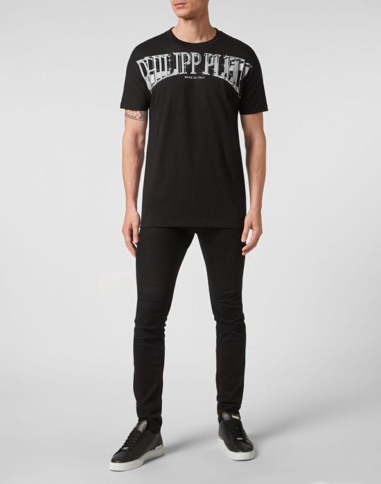 Товар черного цвета с внутренней стороны