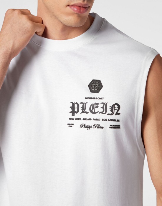 футболка  из проверенных материалов спереди