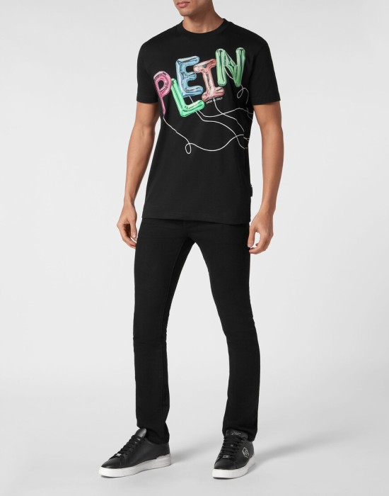 Товар черного цвета с внутренней стороны