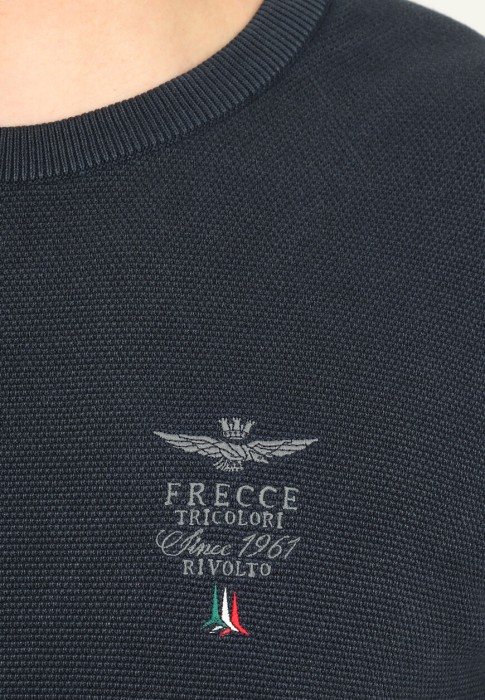 Товар синего цвета с внутренней стороны