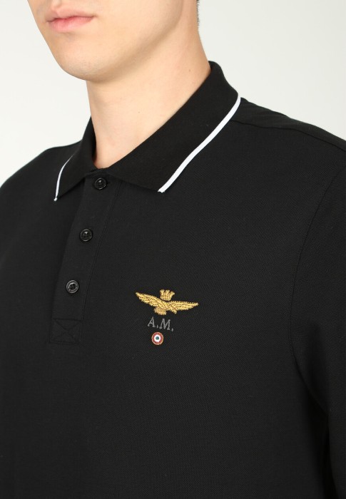 Товар черного цвета с внутренней стороны