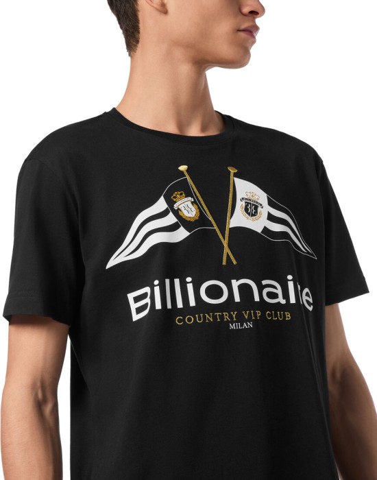 Товар черного цвета с внутренней стороны