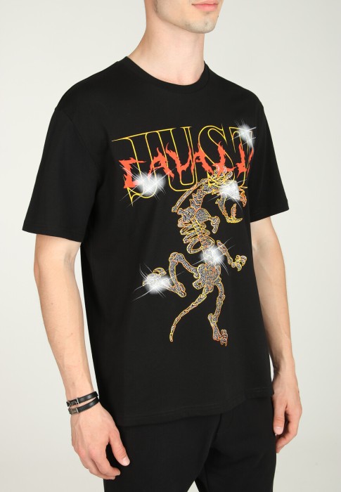 Товар черного цвета с внутренней стороны