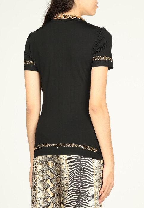 Товар черного цвета с внутренней стороны