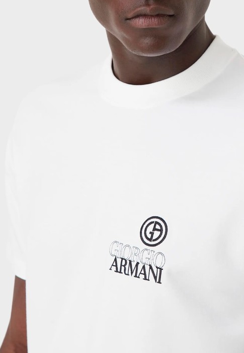 Товар белого цвета с внутренней стороны