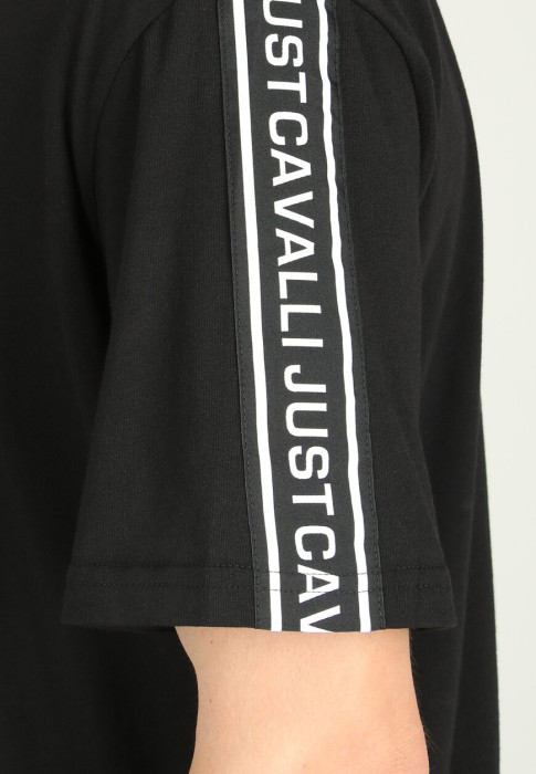 Товар черного цвета с внутренней стороны