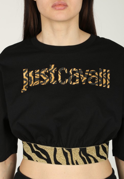 Товар черного цвета с внутренней стороны