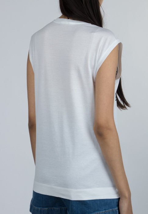 Товар белого цвета с внутренней стороны