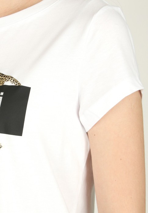 Товар белого цвета с внутренней стороны