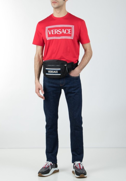 футболка  от бренда versace вид слева