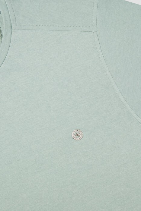 футболка  из англии вид сбоку