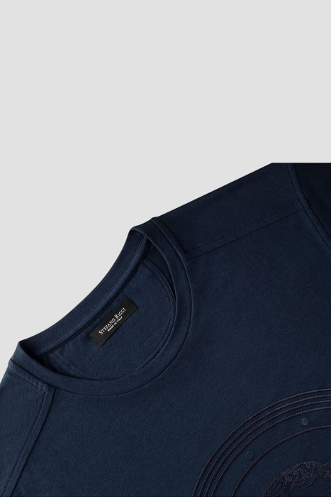 футболка  по цене 70000 руб вид справа