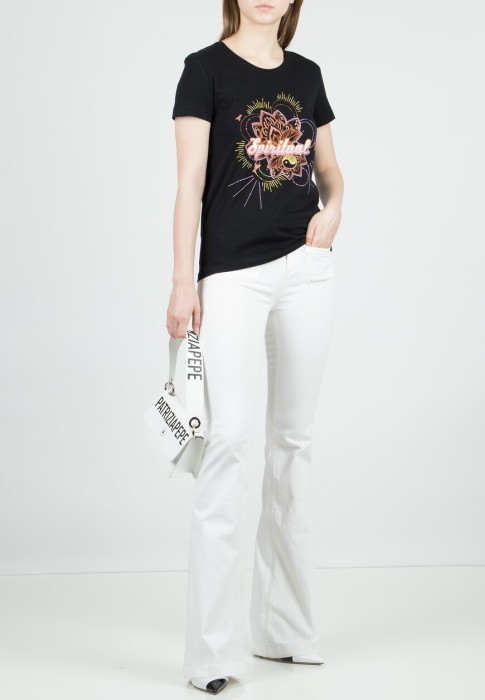 Товар черного цвета с внутренней стороны