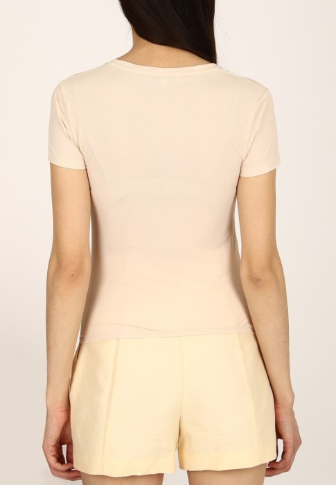 Товар бежевого цвета с внутренней стороны