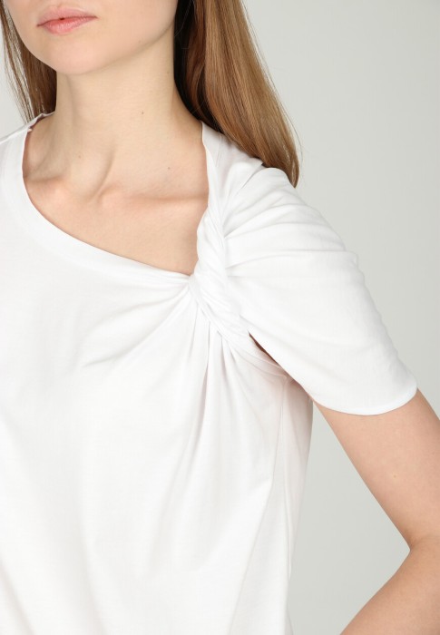 футболка  из проверенных материалов спереди