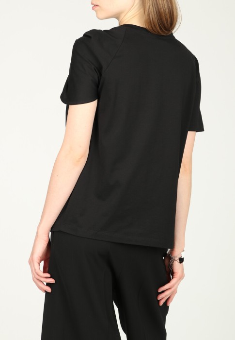 Товар черного цвета с внутренней стороны