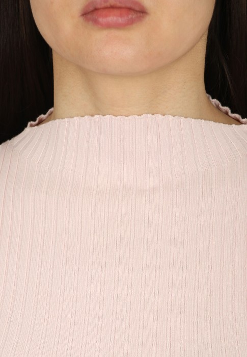 Товар розового цвета с внутренней стороны