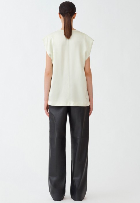 Товар зеленого цвета с внутренней стороны