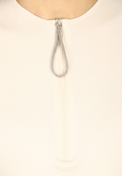 Товар белого цвета с внутренней стороны