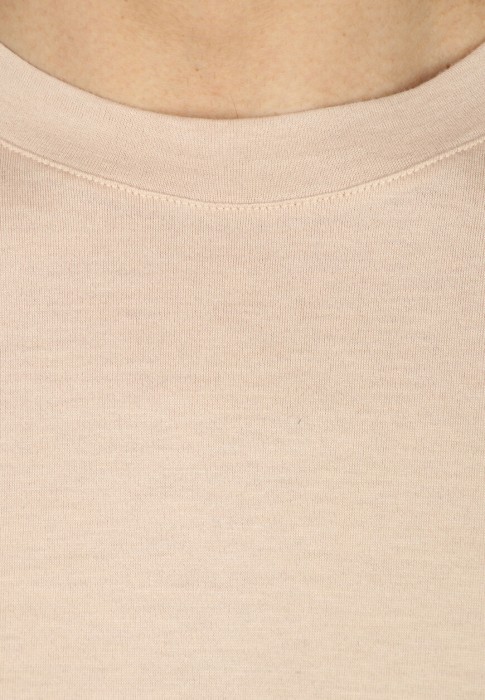 Товар бежевого цвета с внутренней стороны